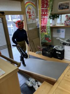 鬼さん👹ちゃんと靴👟を脱いでやって来ました（笑）